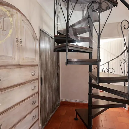 Classic Waves Albergue